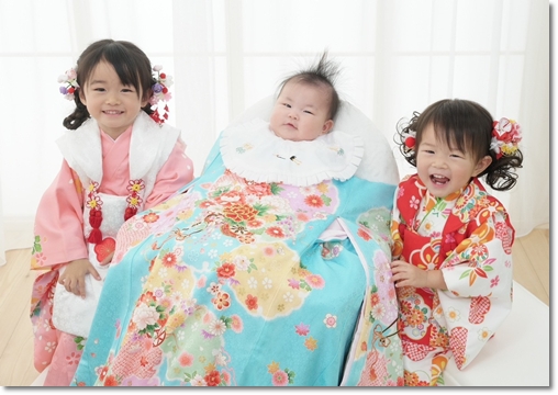 お宮参り３姉妹 家族写真