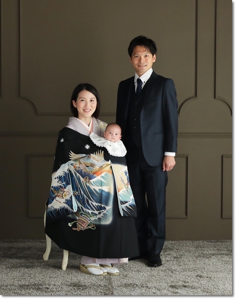 宮参り家族写真 男の子産着 鷹に富士山 波頭 豪華で重厚