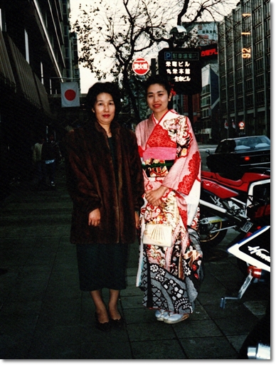 ママ振袖 昔の写真 赤と黒の絞り