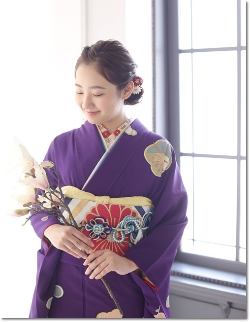 紫色のママ振袖の刺繍半衿 帯揚げ 帯締めのコーディネート