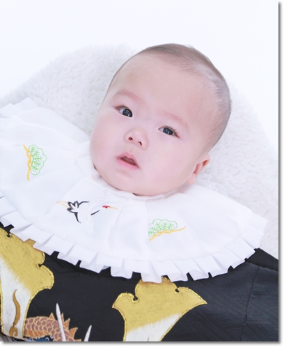 男の子 お宮参りの写真撮影 よだれかけ
