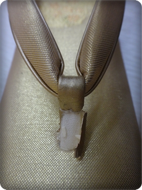 鼻緒が劣化してボロボロになった画像