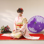 ピンク色古典柄振袖に日本髪