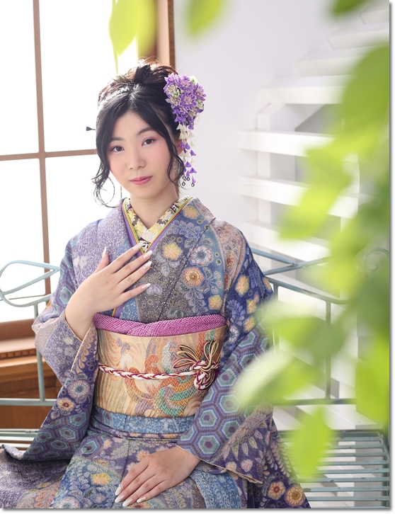青紫色の辻が花ママ振袖 コーディネート ヘアスタイル