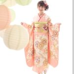 薄ピンく色の振袖 古典柄