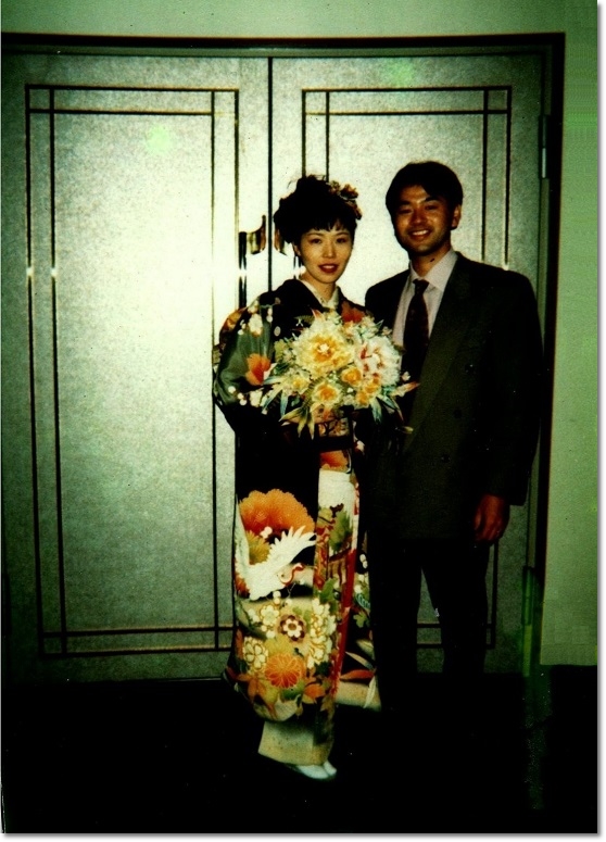 昔の結婚式の二次会で黒引き振袖