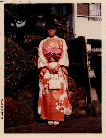 昔の成人式の写真 オレンジ色の振袖