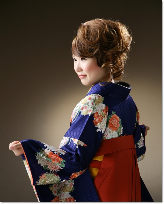 袴に合うヘアスタイル と後ろ姿