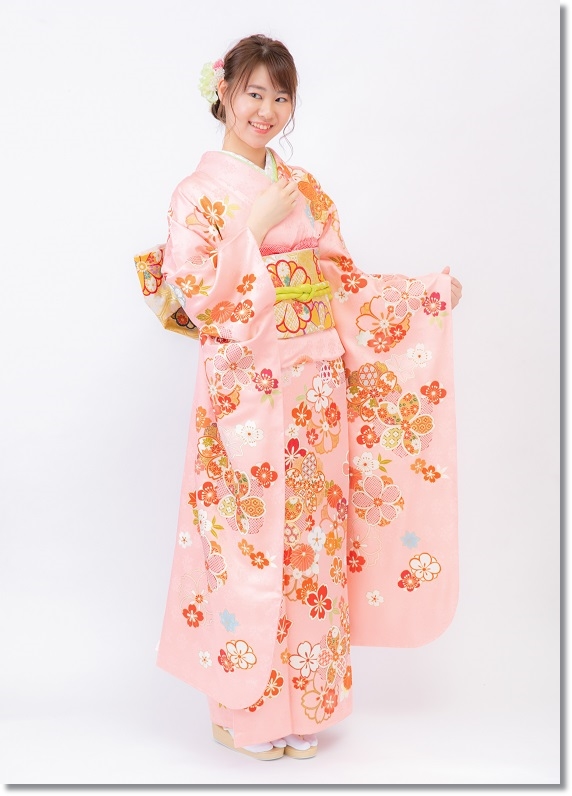 ピンク色の花柄の振袖が似合う人の特徴