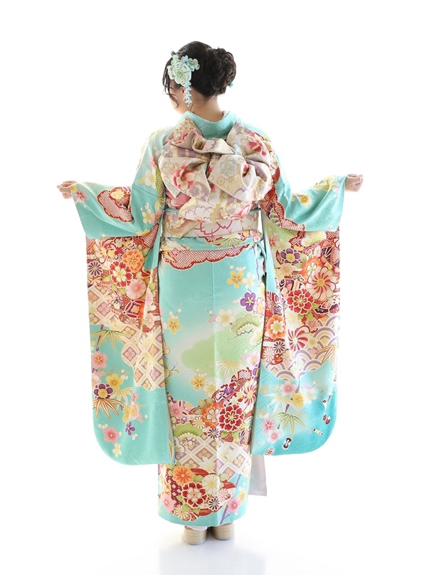 振袖水色グリーン_後ろ姿 帯結び