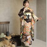 茶色の古典柄振袖 吉澤織物