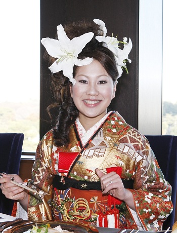 披露宴で振袖をお色直しの衣装として着た花嫁