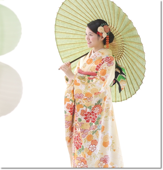クリーム色振袖 花柄 和傘