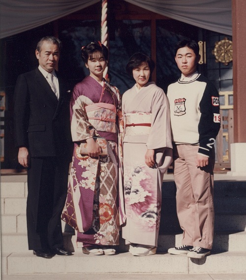昔の成人式の家族写真