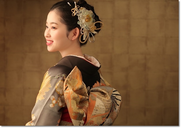 黒引き振袖 帯結び ふくら雀 ヘアスタイル