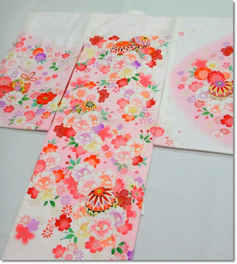 女の子お宮参り産着の着物 格安購入品 おすすめ人気 白 手毬 桜 全体柄 可愛い 通信販売