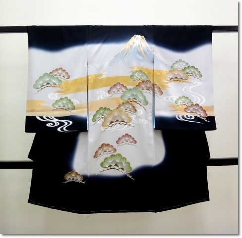 男の子 お宮参り着物 産着 祝い着 黒色に富士山の柄の