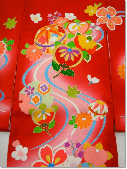 女の子 お宮参りの着物 産着 赤色に手毬 橘 桜に流水ぼかし柄 手描き友禅 高級 購入品 おすすめ人気 通信販売