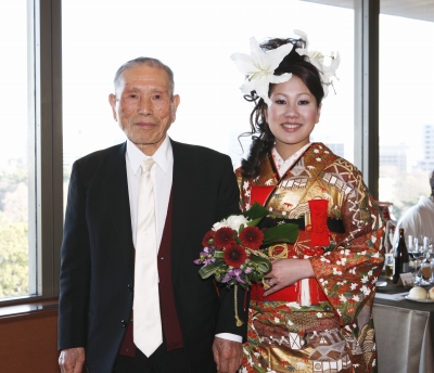 振袖をお色直しの衣装で花嫁が着る