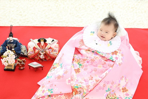 女の赤ちゃんの初着の画像