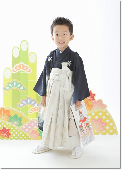 宮参りの産着を5歳の七五三の袴で着用