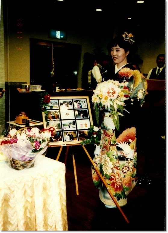 昔の結婚式の二次会で黒引き振袖