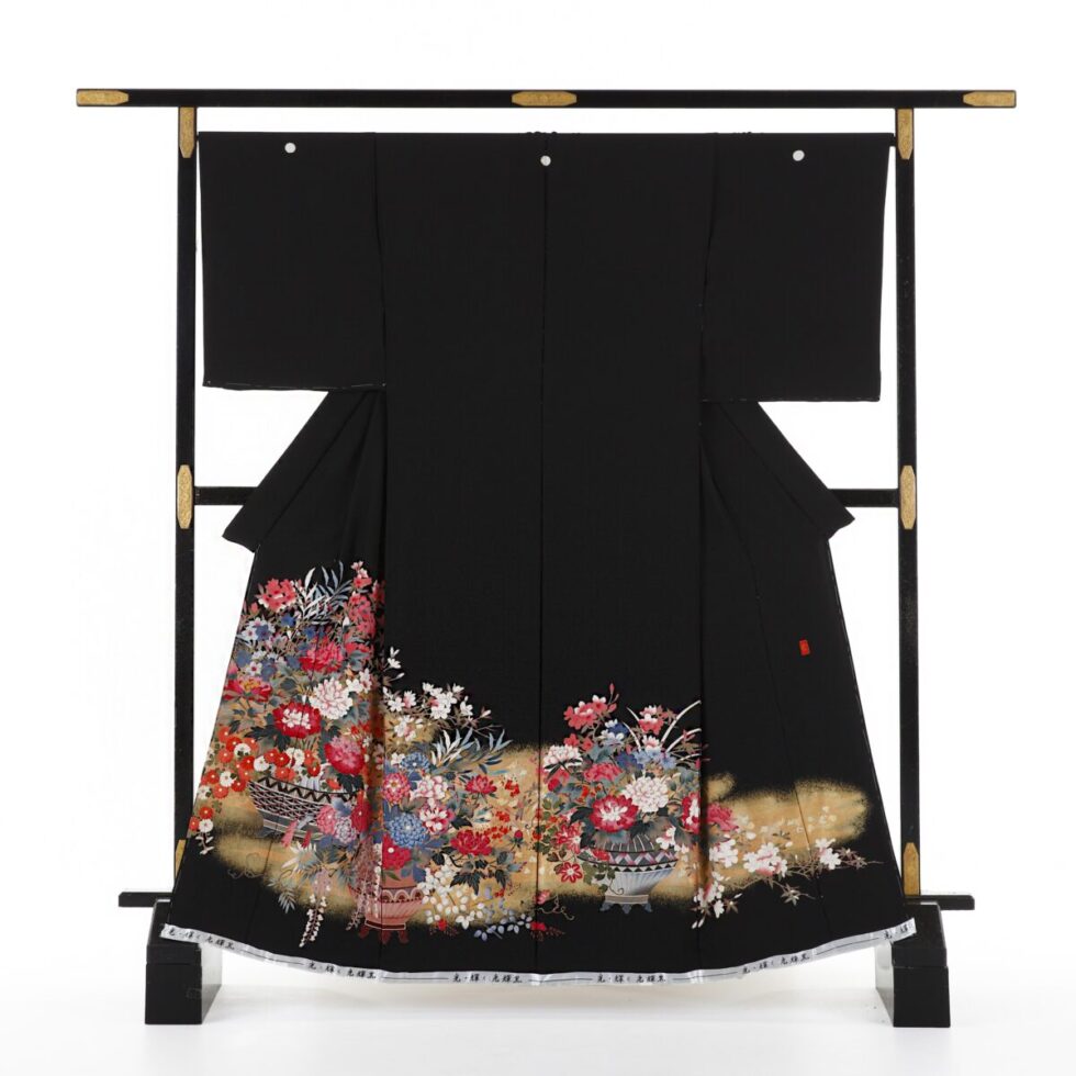 黒留袖_四季草花文様